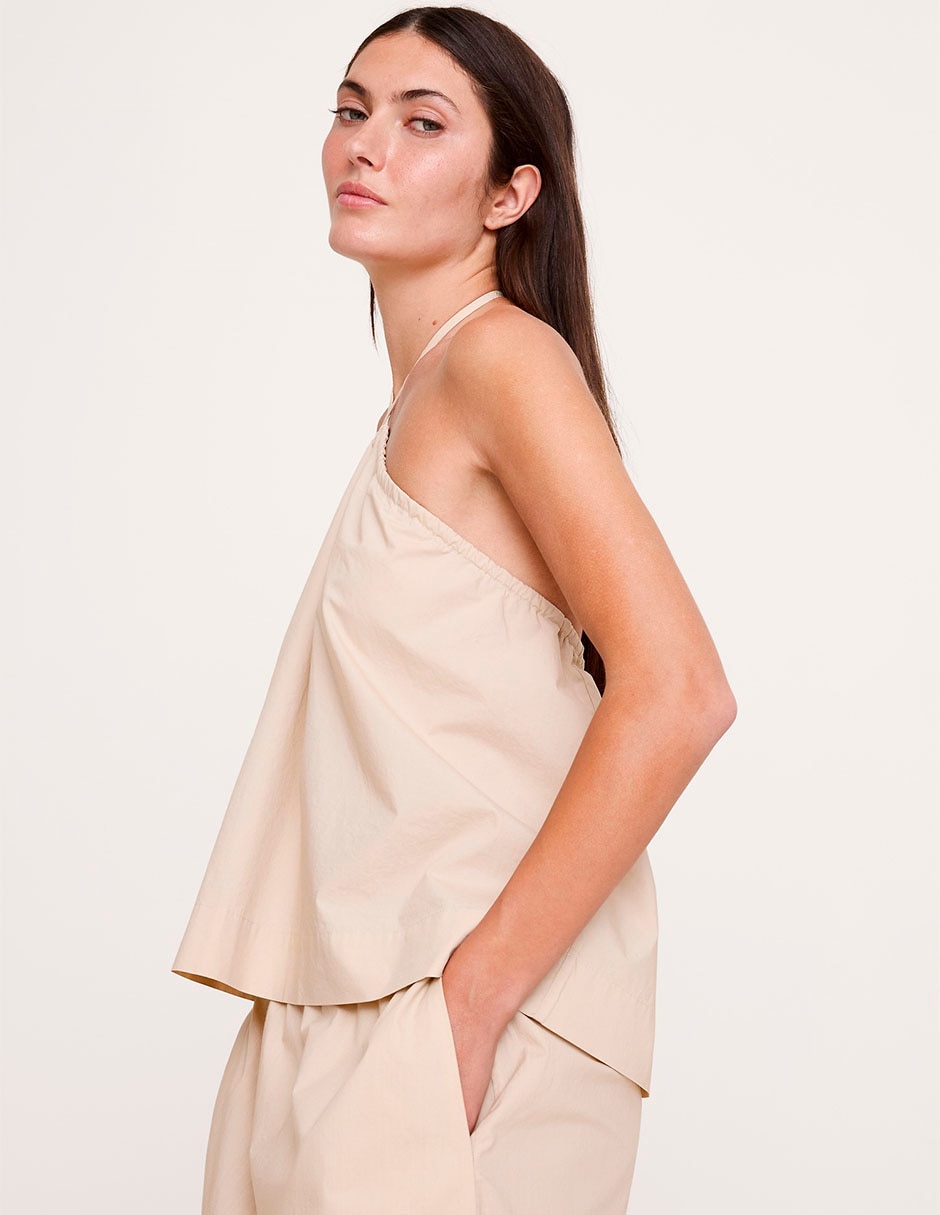 Top cuello halter escote espalda abierta tirante delgado